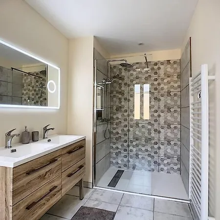 L'abbat-jour L'emeraude • Plein Sud • Thermes Apartment Bagnères-de-Bigorre