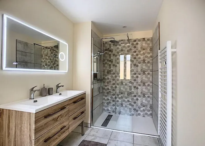 L'abbat-jour L'emeraude • Plein Sud • Thermes Διαμέρισμα Bagnères-de-Bigorre